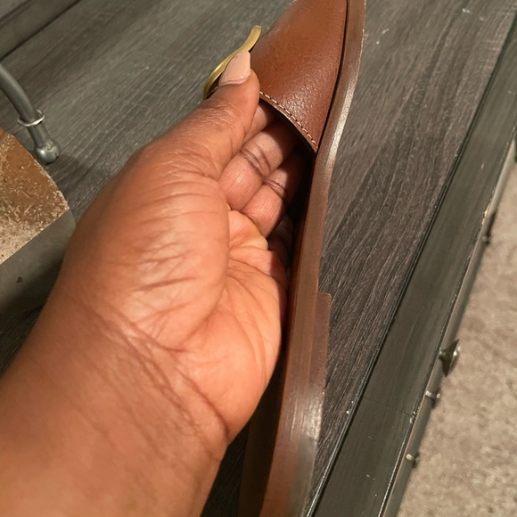 Authentic V Logo Slides - Picture 3 of 10